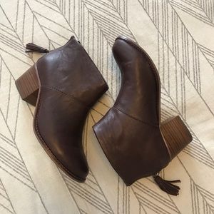 TOMS Leila Bootie LIKE NEW! Perfect for Fall